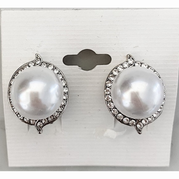PEARL Clip On Earrings - Picture 1 of 5
